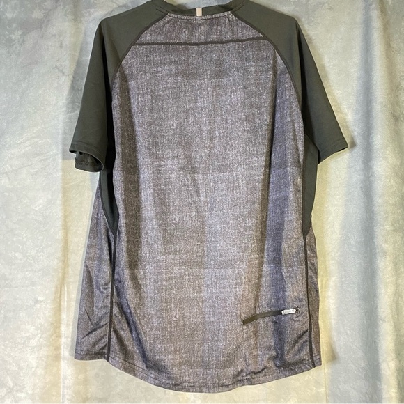 DIADORA Mens Grey T-Shirt Top XL Activewear Zip Pocket Gym Workout Lightweight - Picture 2 of 8